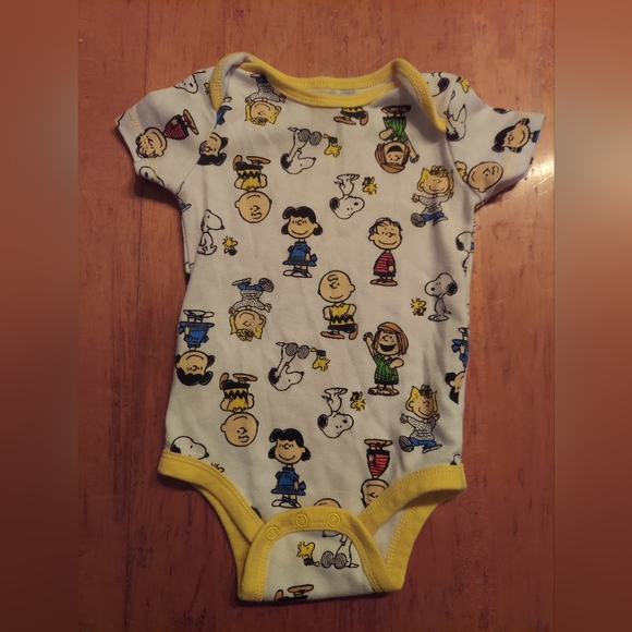 🎁5/$25 -Peanuts onesie, 12 months_ Snoopy and Charlie Brown - Picture 6 of 6